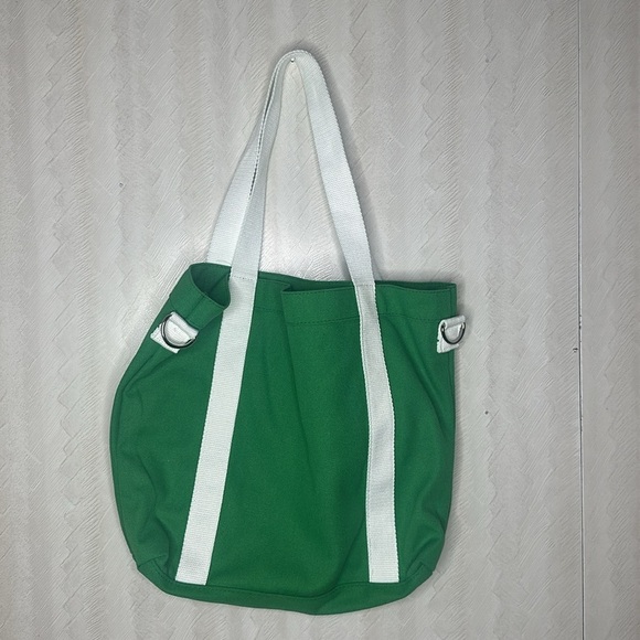 ❤️ 🆕 BLOOMINGDALES BANDANA “POCKET” BEACH BAG TOTE 17” x 13” - Picture 4 of 4